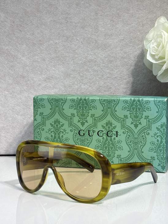 Picture of Gucci Sunglasses _SKUfw79759774fw